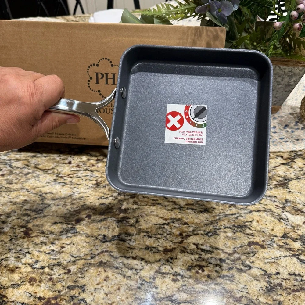 Princess House Black Square Griddle Pan. Ideal for pancakes and sandwiches.